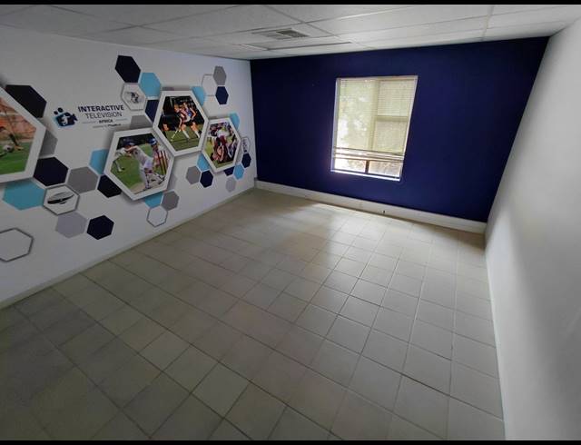 202M² OFFICE TO LET IN FOURWAYS
